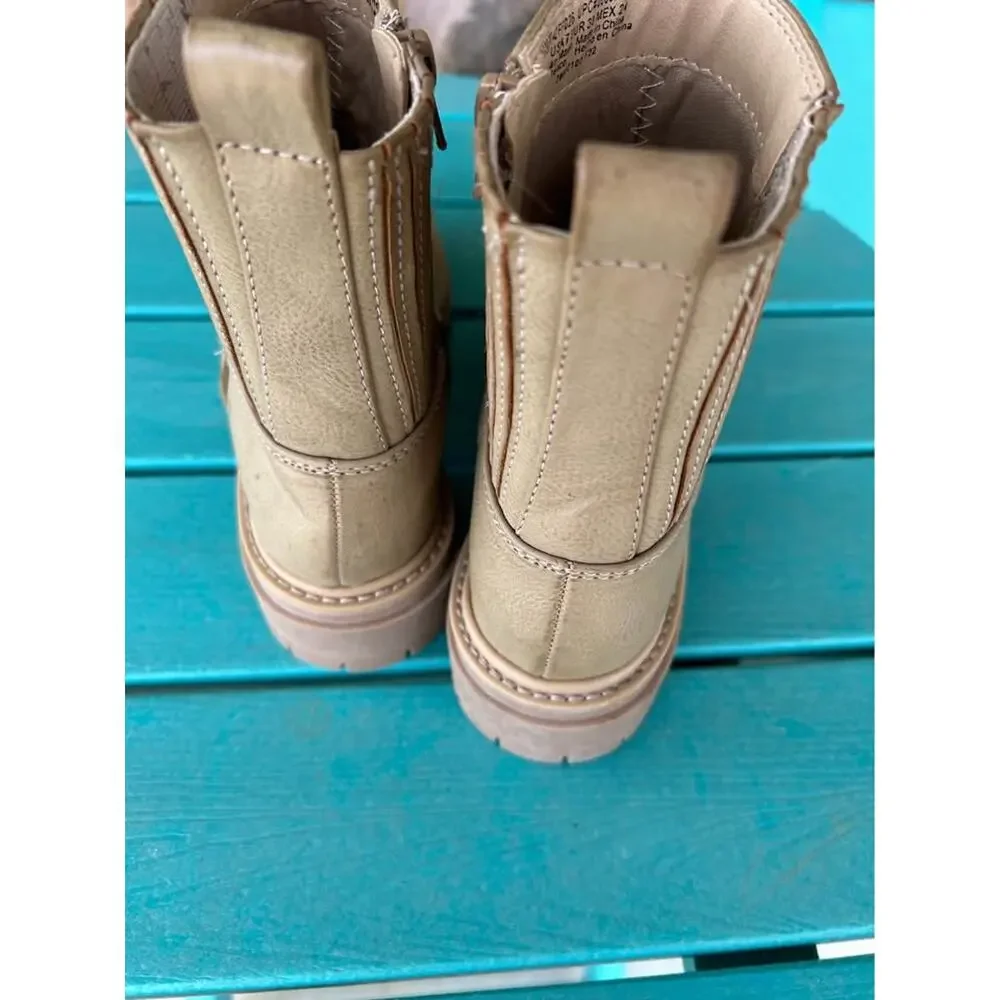 Chunky Lug Sole Chelsea Boots Tan Taupe Size 7 Time and Tru